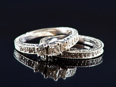 Engagement rings and wedding rings difference