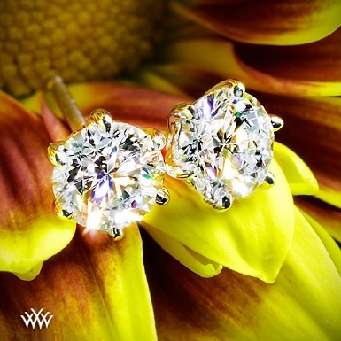 stunning solitaire diamond earrings 6 prongs design