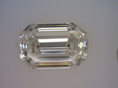 eye clean emerald cut diamond with si 2 grade example