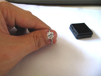 looks like a solitaire ring from top