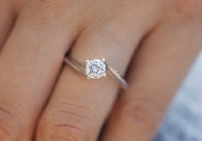 rose gold solitaire diamond ring with l color diamond