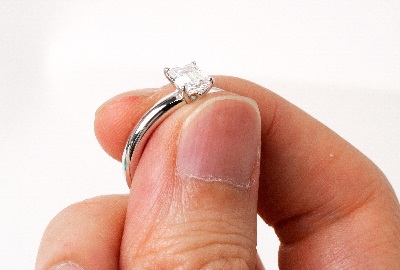average size engagement ring