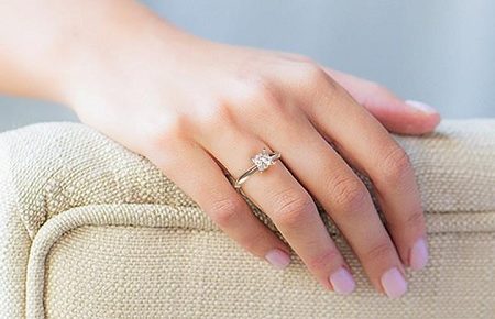 1 karat princess cut diamond ring on size 4 finger