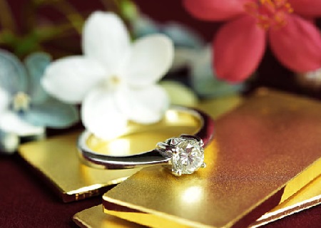 gold bars solitaire diamond ring six thousand dollars