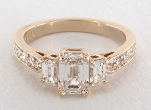 3 stone diamond ring yellow gold