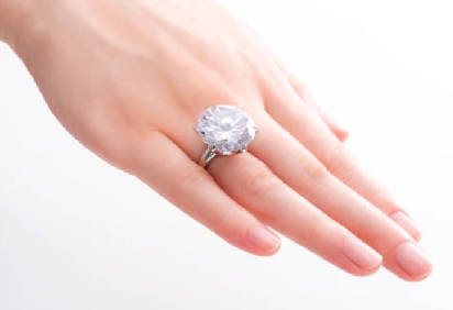 how a large 10 carat diamond looks on a small finger