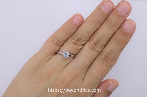 vvs1 diamond engagement ring on hands size 7