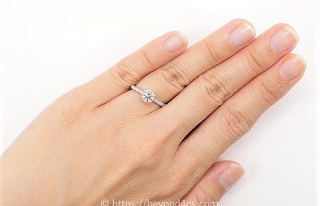 vatche engagement ring size 4 finger how it looks like
