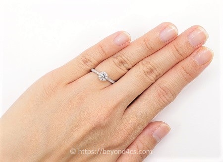 vatche engagement ring size 4 finger how it looks like