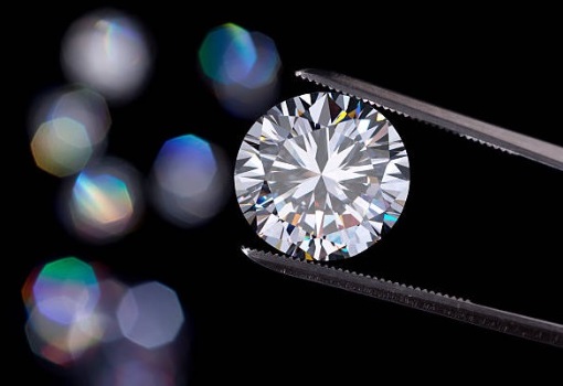 The Ultimate Guide to Buying Loose Diamonds (With Insider Tips)