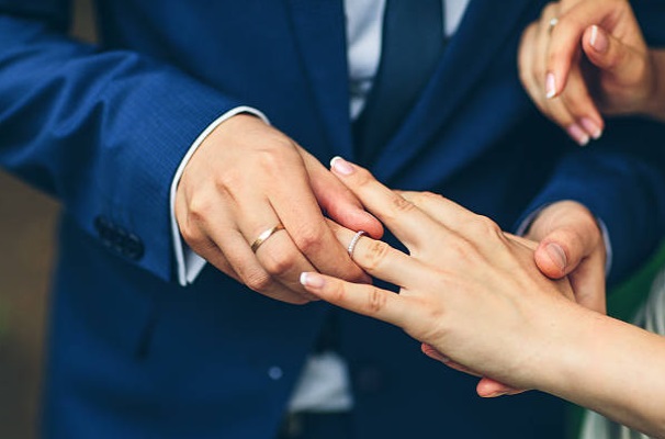 exchanging wedding bands during marriage