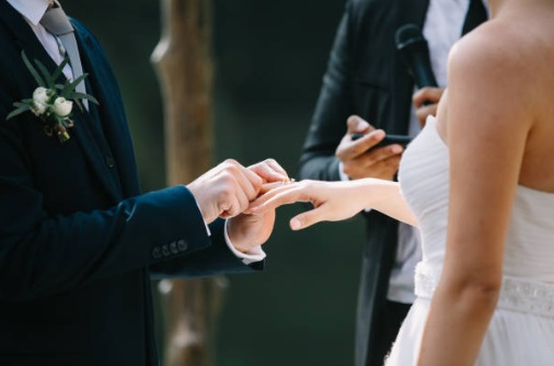 exchanging wedding rings during marriage