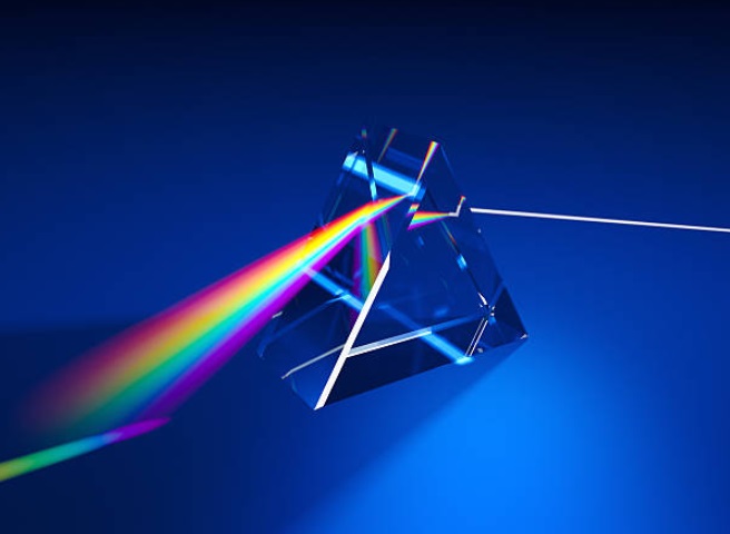 diamond dispersing white light into rainbow colors